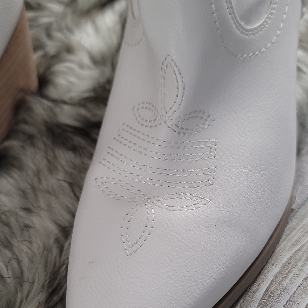 DV Dolce Vita Boots Womens 9.5 Koolson Western Cowboy White Faux Leather Pointed - Picture 11 of 16